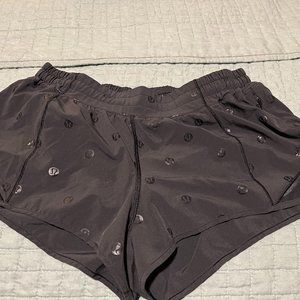 Like New Lululemon 2.5 inch Hotty Hot Shorts